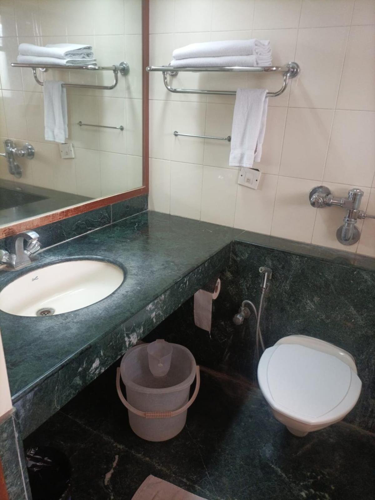 Bell Hotel Sivakasi Bagian luar foto